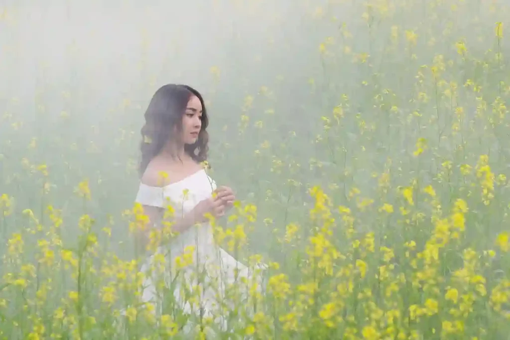 girl wearing white cloth 